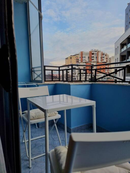 Central Gem Tiranë Luaran gambar
